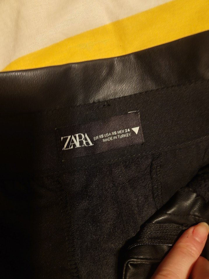 Kadın Siyah Deri Kemerli Mini Şort - Görsel 2