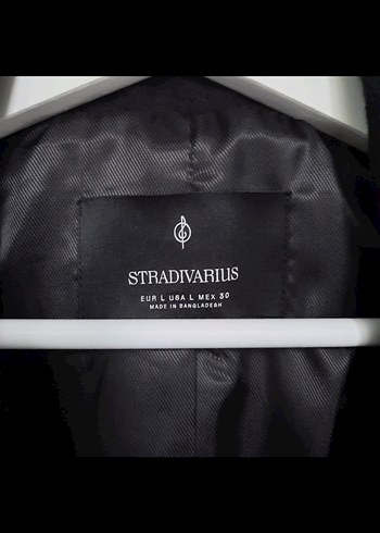 Stradivarius Siyah Düğmeli Uzun Kaban - Görsel 4