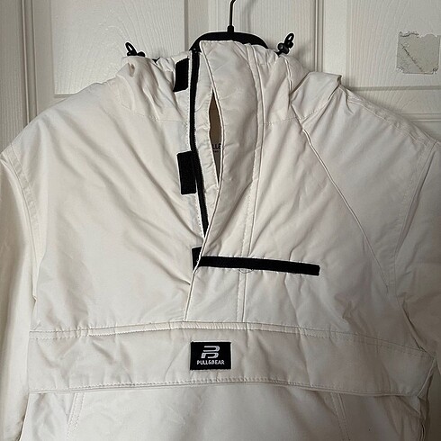 m Beden Pull and bear mont