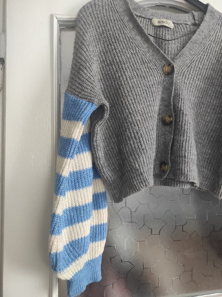 Rahat Kesim Gri Triko Hırka - Görsel 2