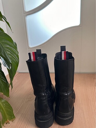 37 Beden siyah Renk Temiz kullanılmış tommy hilfiger bot