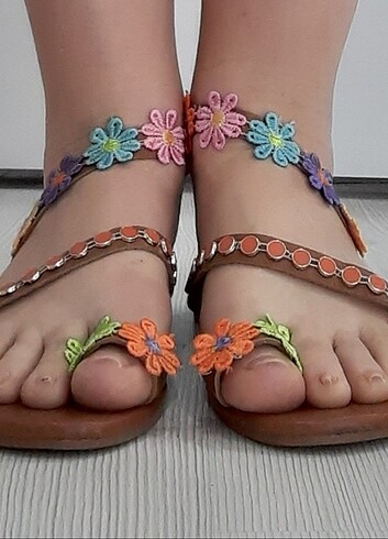 Zara Çiçekli Sandalet 
