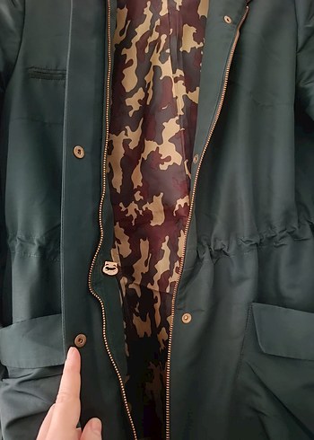 Yeşil Kamuflaj Detaylı Uzun Kadın Yağmurluk - Görsel 5