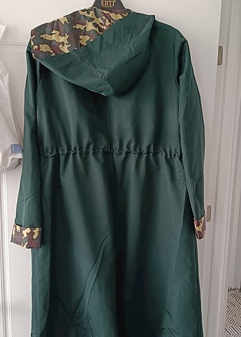 Yeşil Kamuflaj Detaylı Uzun Kadın Yağmurluk - Görsel 4