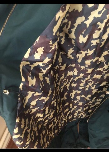 Yeşil Kamuflaj Detaylı Uzun Kadın Yağmurluk - Görsel 7