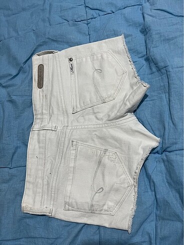Mavi jeans beyaz şort