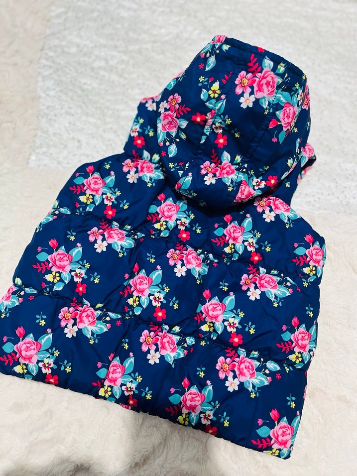 Çiçek Desenli Kapüşonlu Kız Yeleği - Görsel 4
