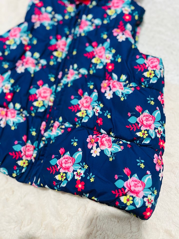 Çiçek Desenli Kapüşonlu Kız Yeleği - Görsel 2