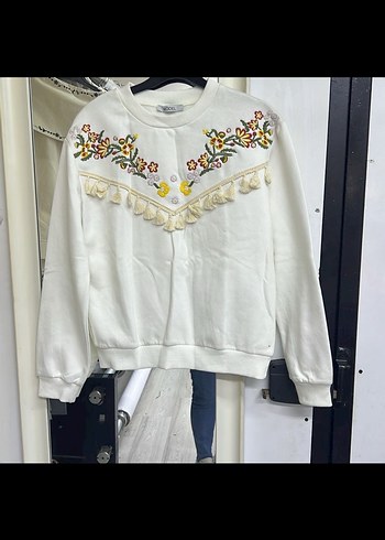 Nakışlı Beyaz Kadın Sweatshirt - Görsel 3