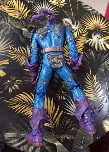 Mor Detaylı Karanlık Temalı Aksiyon Figürü - Görsel 4