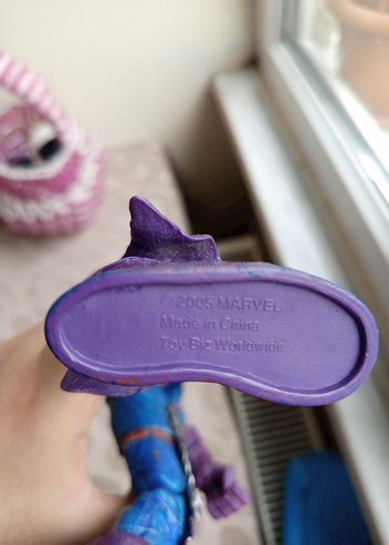 Mor Detaylı Karanlık Temalı Aksiyon Figürü - Görsel 5