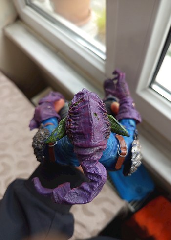 Mor Detaylı Karanlık Temalı Aksiyon Figürü - Görsel 6