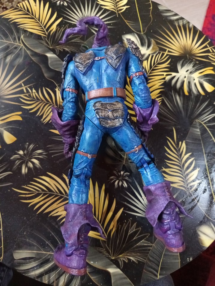 Mor Detaylı Karanlık Temalı Aksiyon Figürü - Görsel 4