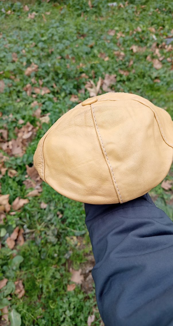 Düğmeli Bej Deri Kadın Şapka - Görsel 2