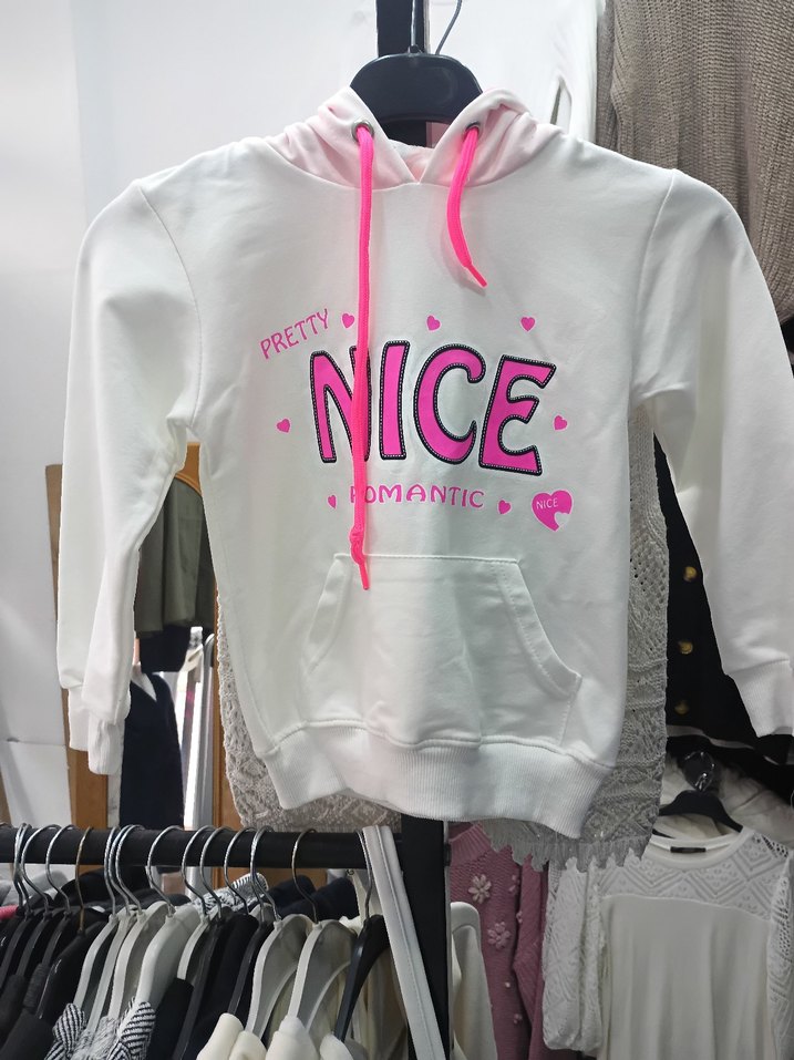 Beyaz Kapüşonlu Renkli Baskılı Kadın Sweatshirt - Görsel 2