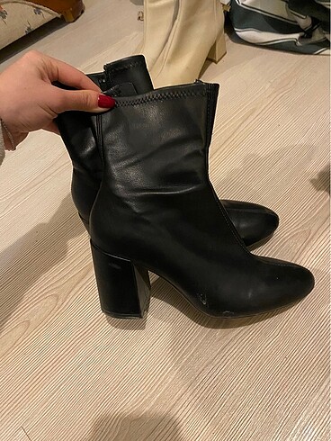 Siyah Bershka Topuklu Bot