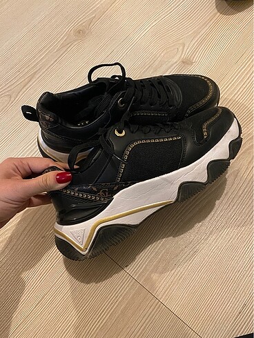 Guess Sneaker