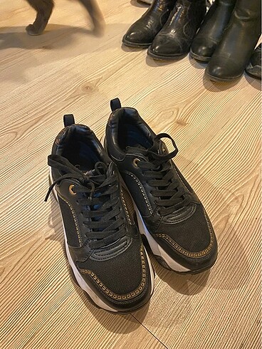 Guess Guess Sneaker
