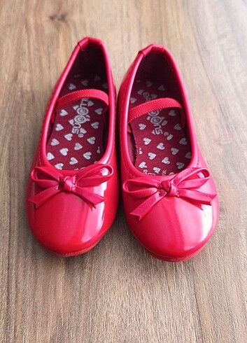 Kırmızı babet ayakkabı 