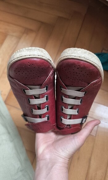 Kırmızı spor ayakkabı - Görsel 5