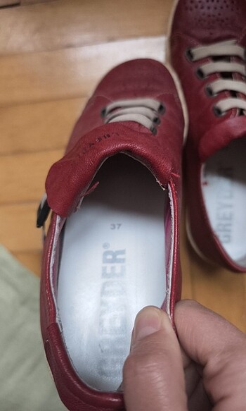 Kırmızı spor ayakkabı - Görsel 9