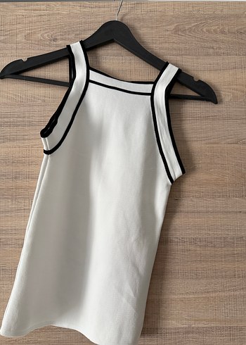Beyaz Yüksek Yakalı İnce Askılı Atlet - Görsel 2