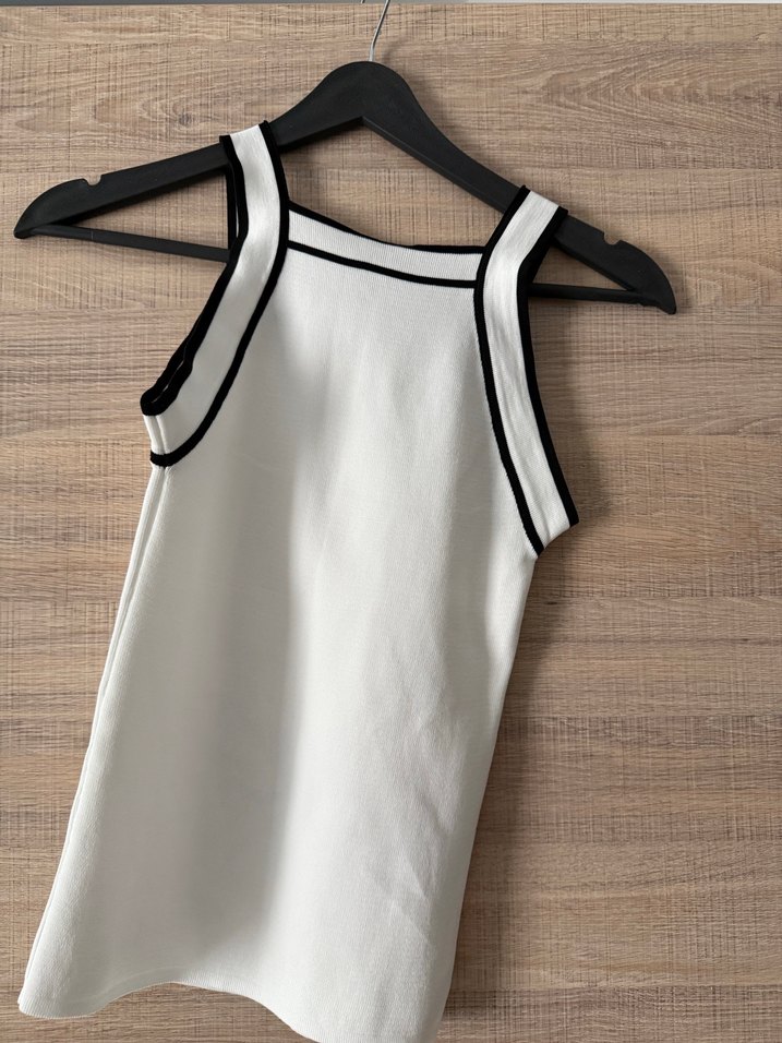 Beyaz Yüksek Yakalı İnce Askılı Atlet - Görsel 2