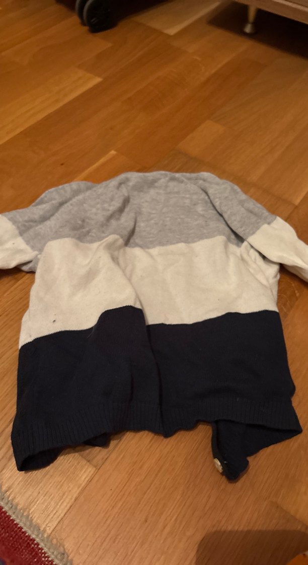 Erkek Çocuk Düğmeli Gri Triko Hırka - Görsel 4