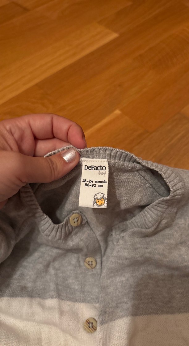 Erkek Çocuk Düğmeli Gri Triko Hırka - Görsel 3