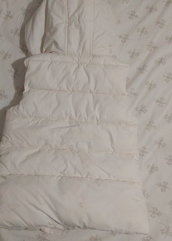 Beyaz Kapüşonlu Kız Çocuk Yelek - Görsel 3