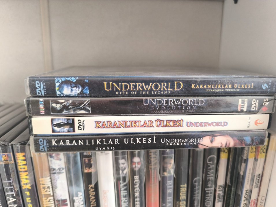 karanlıklar ülkesi dvd set - Görsel 2