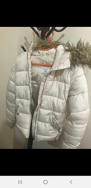 ekru bershka mont