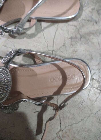 Gümüş Derimod sandalet
