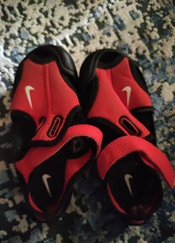Kırmızı Nike sandalet 