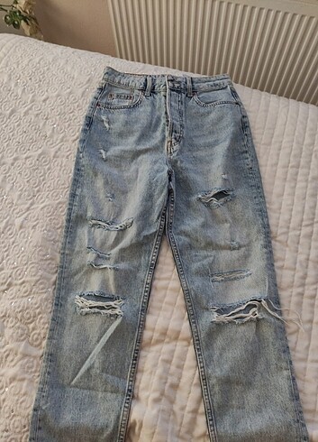 H&m yırtık detaylı mom jean