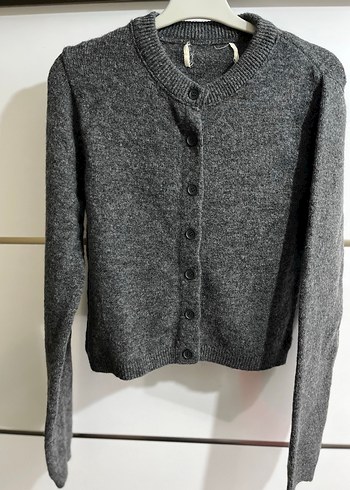 Kırmızı Düğmeli Kadın Triko Hırka - Görsel 2