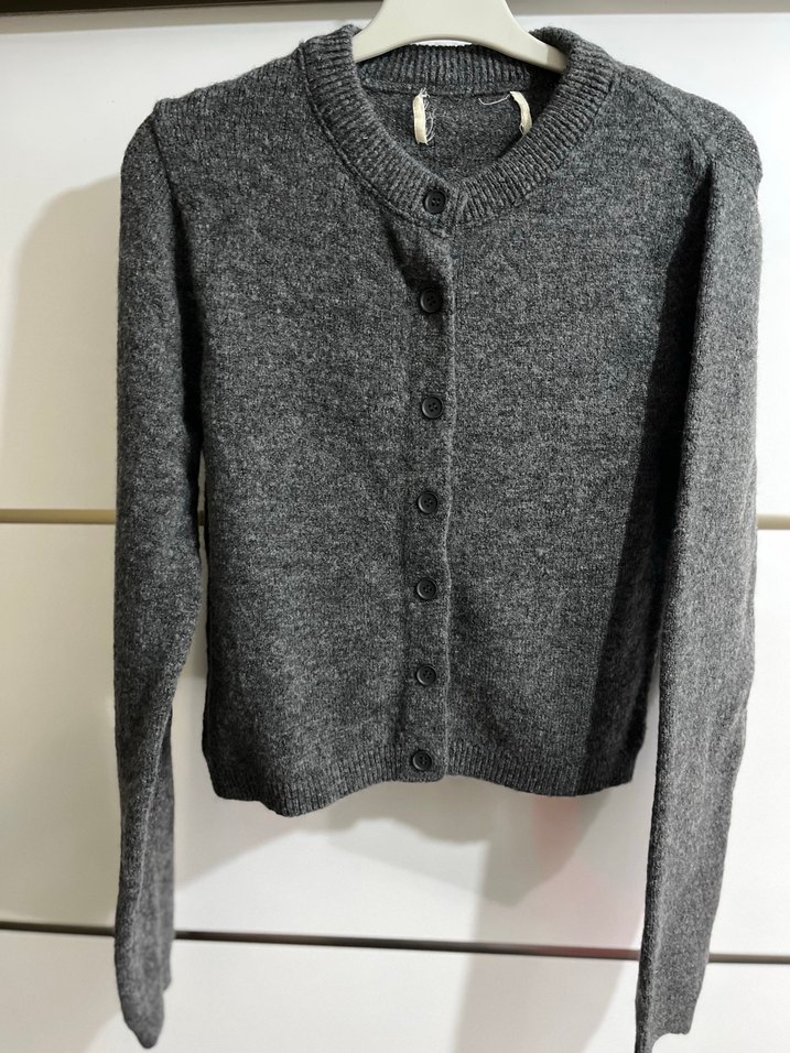 Kırmızı Düğmeli Kadın Triko Hırka - Görsel 2