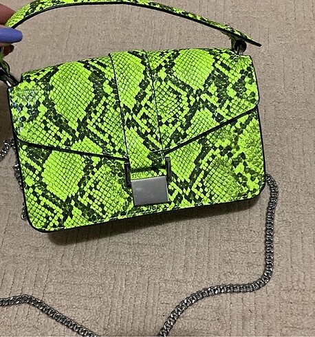 Zara yılan derisi görünümlü çanta