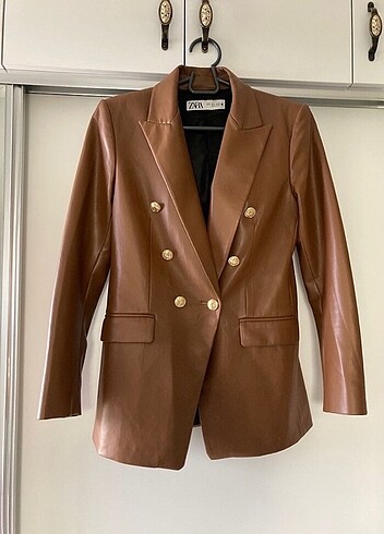 Zara gold düğmeli kahverengi deri blazer ceket