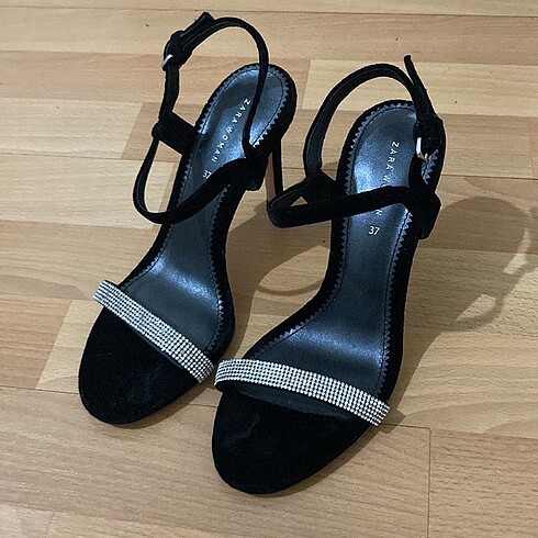 Zara taşlı topuklu ayakkabı