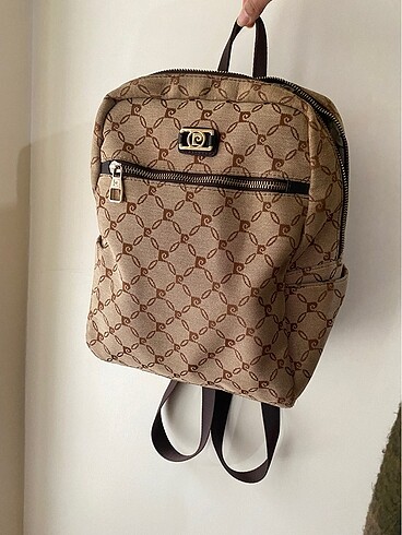 Pierre cardin sırt çantası monogramlı