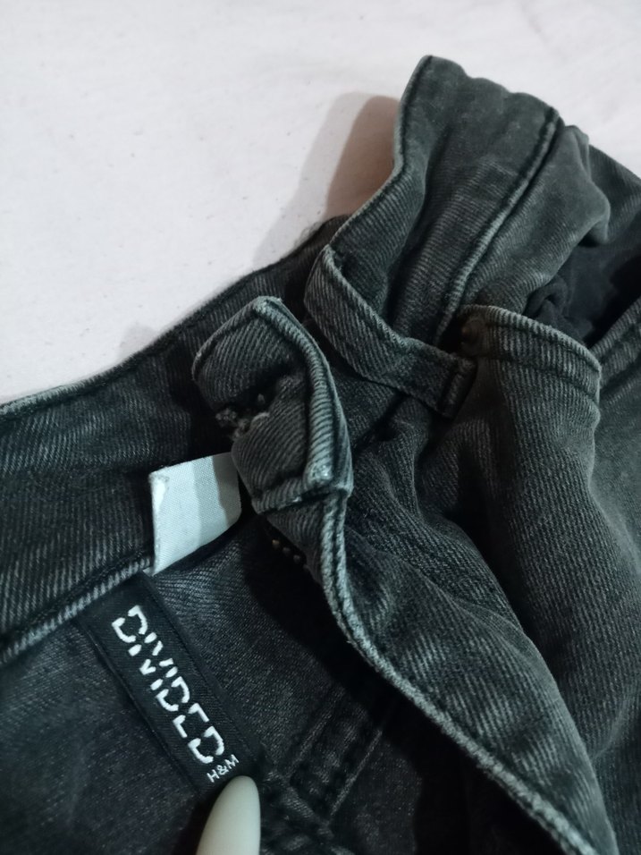 Siyah Düğmeli Kadın Midi Denim Şort - Görsel 2