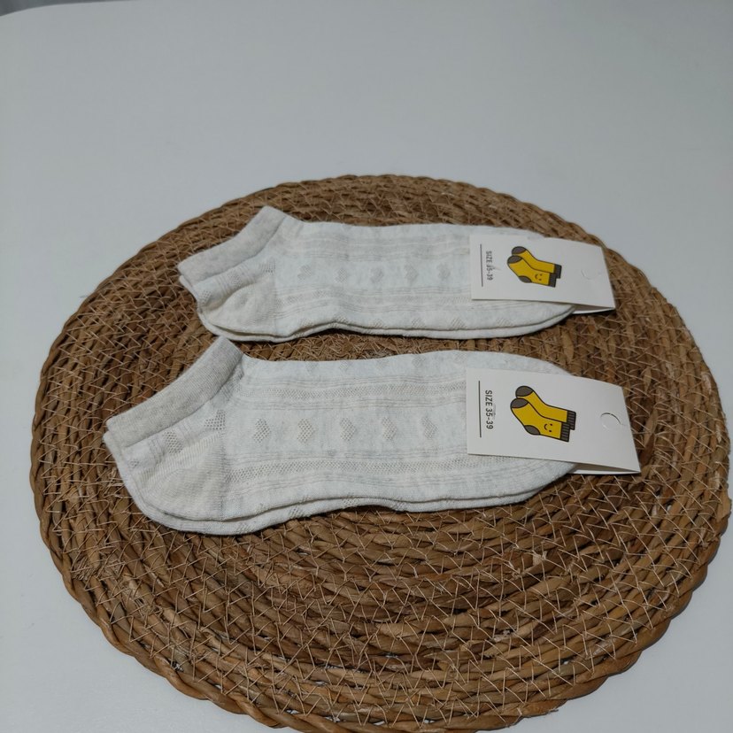 Beyaz desenli bayan çorabı - Görsel 2