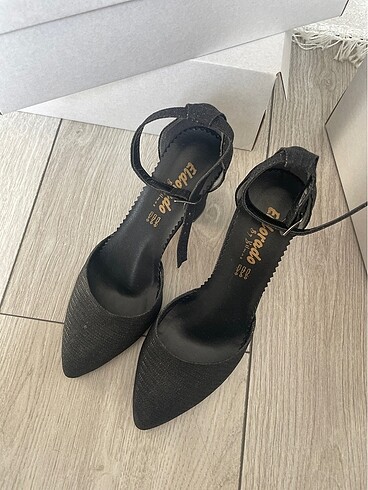 siyah ufak simli topuklu ayakkabı