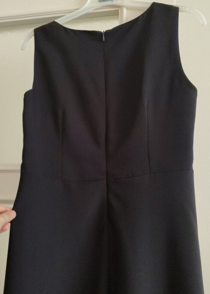 Siyah kuyruklu elbise - Görsel 4