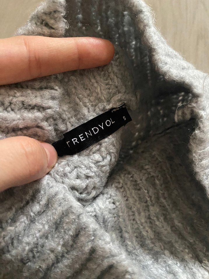 gri boğazlı örme kazak - Görsel 4