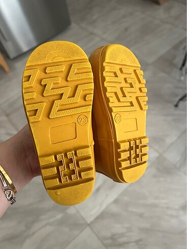 23 Beden Mango yağmur botu Temiz kullanılanmıştır