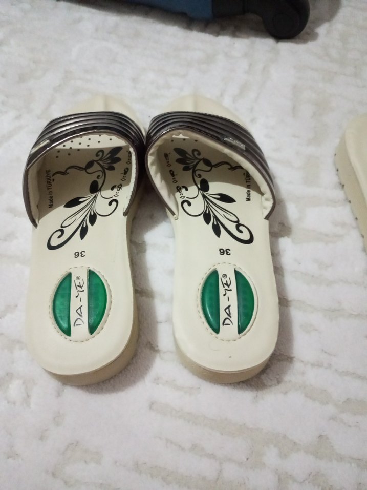 Gri Yılan Desenli Kadın Terlik - Görsel 2