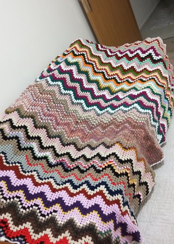 Renkli Dalga Desenli Örgü Battaniye - Görsel 3