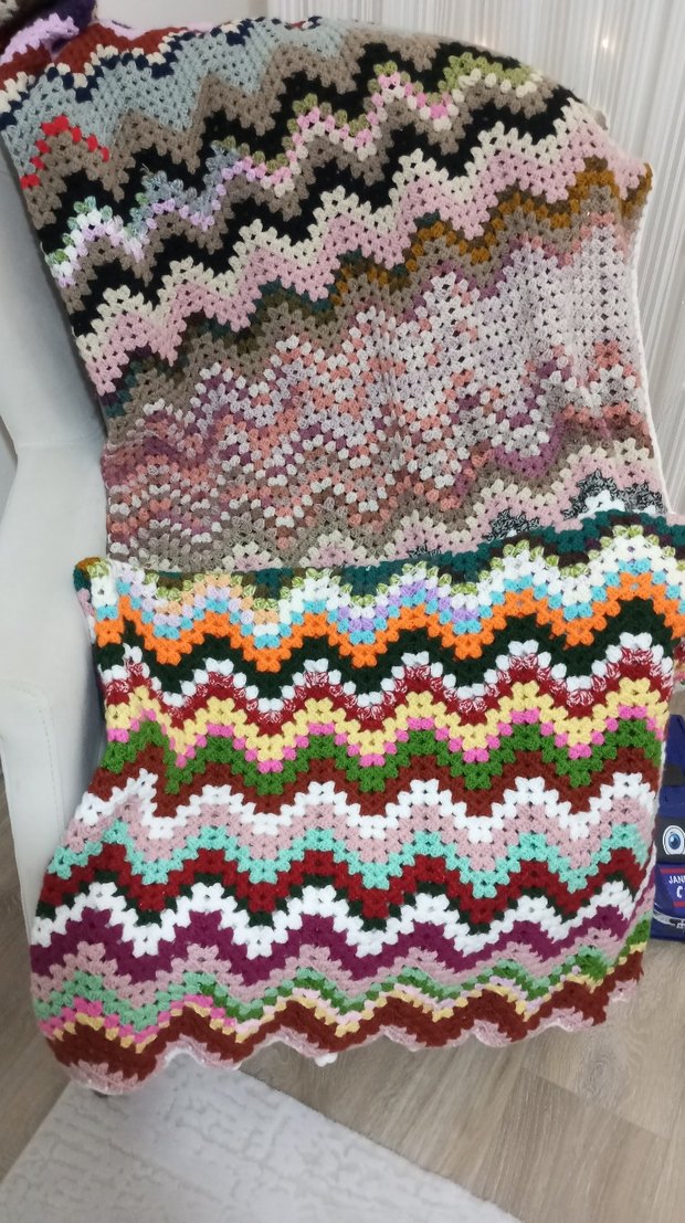 Renkli Dalga Desenli Örgü Battaniye - Görsel 2